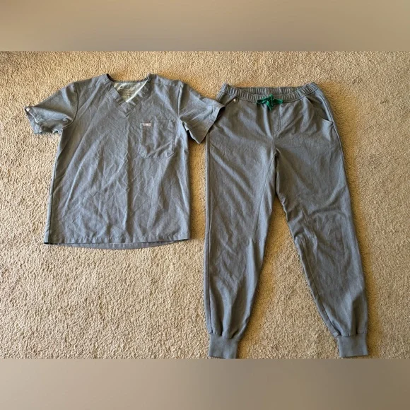 Women’s FIGS Technical Collection Set V-Neck Top W/Zamora Joggers - Picture 1 of 6